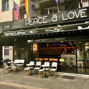 Peace&love Hostel Paris